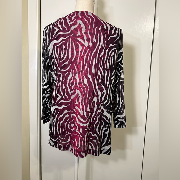 Chico’s size 3 Blouse Women’s Plus Size 16 Ombré Black and Pink Animal Print - Picture 3 of 7